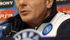 Валтер Мадзари беснее: Не разбирам защо отмениха гола на Кавани