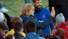 Барса включва клауза "анти Пике" в новите договори