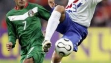 Резервите на Холандия обърнаха Мексико 2:1