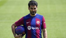 Гюндоган ще го играе учител на младите в Барса