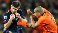 7 години по-късно: Трябваше да изгоня Де Йонг на финала на Мондиал 2010 + ВИДЕО