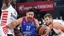 Силен Везенков, но Олимпиакос се срина срещу шампиона