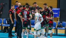 Нефтохимик уволни треньора след провала за Купата