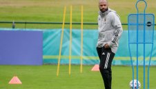 Тиери Анри е фаворит за нов треньор на Бордо