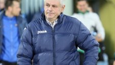 Смях! На Стойчо съдиите му виновни за гаврата в Ловеч