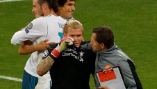 Кариус плаче на летището, фенове на Ливърпул го плашат с екзекуция