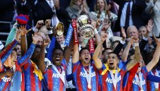 Реабилитирането на Лион вади Палас от Лига Европа