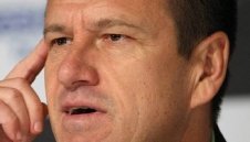 Дунга поема вината за провала, намеква за оставка