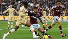 Трето поредно равенство остави Челси назад в битката за Европа