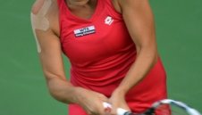 Агниешка Радванска е първата финалистка в Дубай