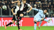 Де Йонг стресна Юве: Де Лихт може да дойде в Барса