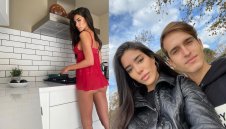 Секси мацката на халф бърка манджи гола + СНИМКИ