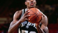 Дейвид Робинсън става на 50 години