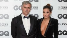 Щерката на Моуриньо пъчи цици до татко си + СНИМКИ