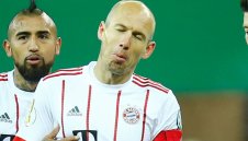 Не е за вярване! Егоистът Робен иска да свирят засада при гол за Байерн + СНИМКА