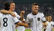 Германия марширува уверено напред
