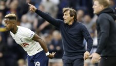 Феновете на Тотнъм скочиха срещу Конте