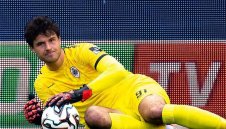 Ман Юнайтед уреди вратар, но преговаря и за още един