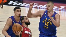 Нова лекция на Йокич, Денвър  удари Маями