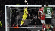 Драма! С гол почти от центъра и дузпи Спортинг изхвърли Арсенал от Европа