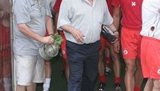 Цесекарите дариха Бай Добри с кипърски сервиз