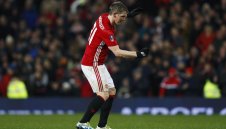 В Англия за Швайни: Той още е жив! Появи се от иглу, затрупано от лавина  