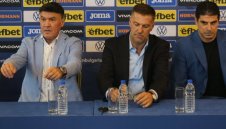 БФС на тежка маса: Кръстаич хвана микрофона и пя на Боби на ушенце + СНИМКА