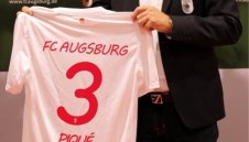Аугсбург готви сензационен трансфер – взима Пике