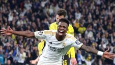 Звезда на Реал залюбил секси певица + СНИМКИ