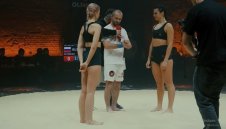 Секси битки в пясъка: Нов вид женска борба стартира в Русия + ВИДЕО