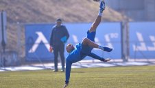 Божинов се фука с нов Мерцедес за 250 хил. лв.