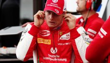 Шумахер младши с първа победа във Формула 2 