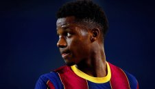 Светлина в тунела: Ансу Фати се размина с трета операция