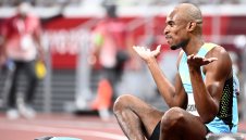 Стивън Гардинър от Бахамите е шампион на 400 метра