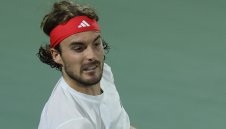 Стефанос Циципас се класира за втория кръг в Дубай