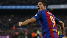 Луис Суарес преподписва с Барса утре