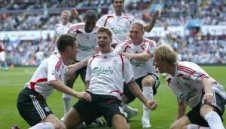 С много късмет Ливърпул би като гост Астън Вила с 2:1