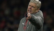 Уиски и вино от Арсенал за Лудогорец