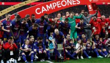 Депортиво прави шампионски шпалир на Барса, Реал трепери