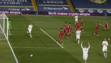 Лийдс атакува Суперлигата и се заяде с Ливърпул