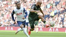 Аморим набеляза звездата на Пчеличките