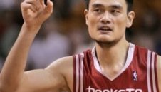 Яо срази Шак и изведе Хюстън до победа над шампиона