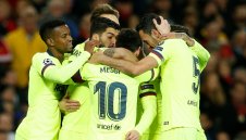 Без шоу на "Олд Трафорд": Барса излъга Юнайтед с автогол на Шоу + СНИМКИ и ВИДЕО