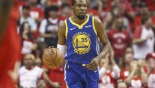 Кей Ди все пак пътува за Торонто