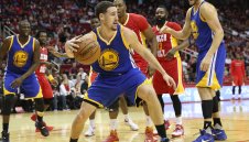 Голдън Стейт изпрати 2015-а с победа