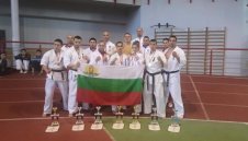 Родните бойци с 10 златни медала от Европейското по карате киокушин