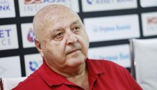 Венци Стефанов разкри какво е казал на ултрасите на Славия