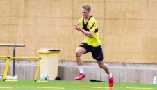 Де Йонг се справя в Барса. Вижте как де Лихт се мъчи в Юве