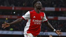 Вдигат 3 пъти заплатата на Сака в Арсенал