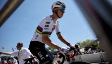 Погачар падна 5 км преди края на 11-ия етап от Тур дьо Франс